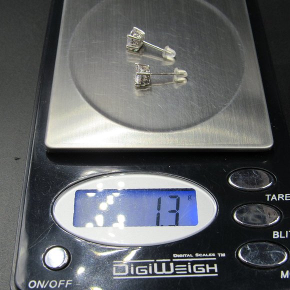 Sterling Silver Stylish Round CZ Gem Stud Earrings Vintage - Picture 7 of 7